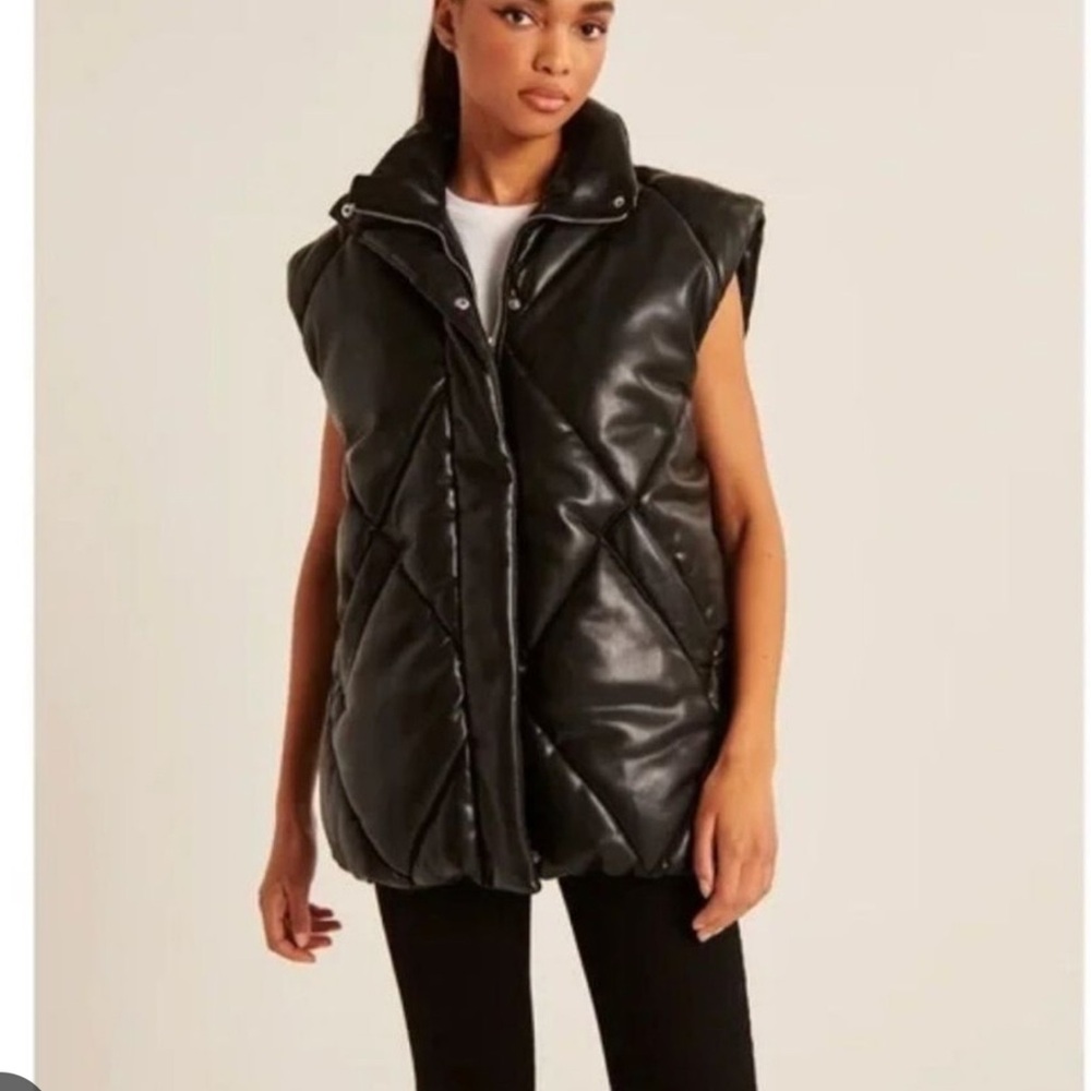 Abercrombie & Fitch Oversized Vegan Leather Quilted Puffer Vest Black Size M